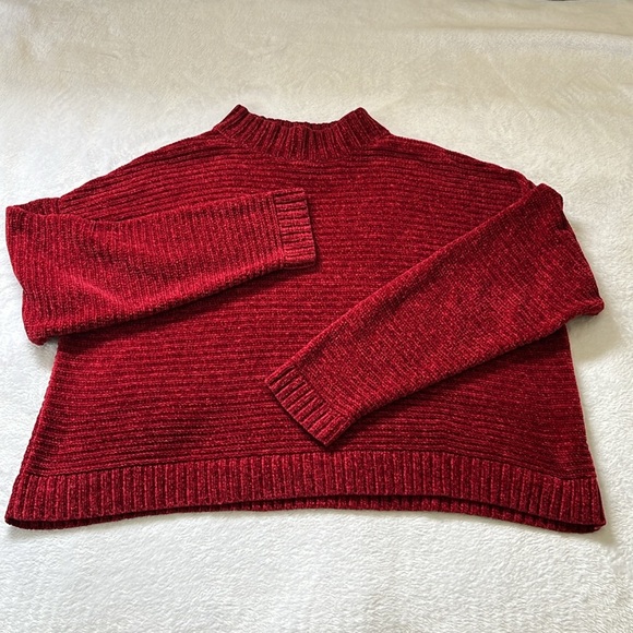 Chenille Maroon Crop Sweater L | Cozy Fall Style - Picture 11 of 13